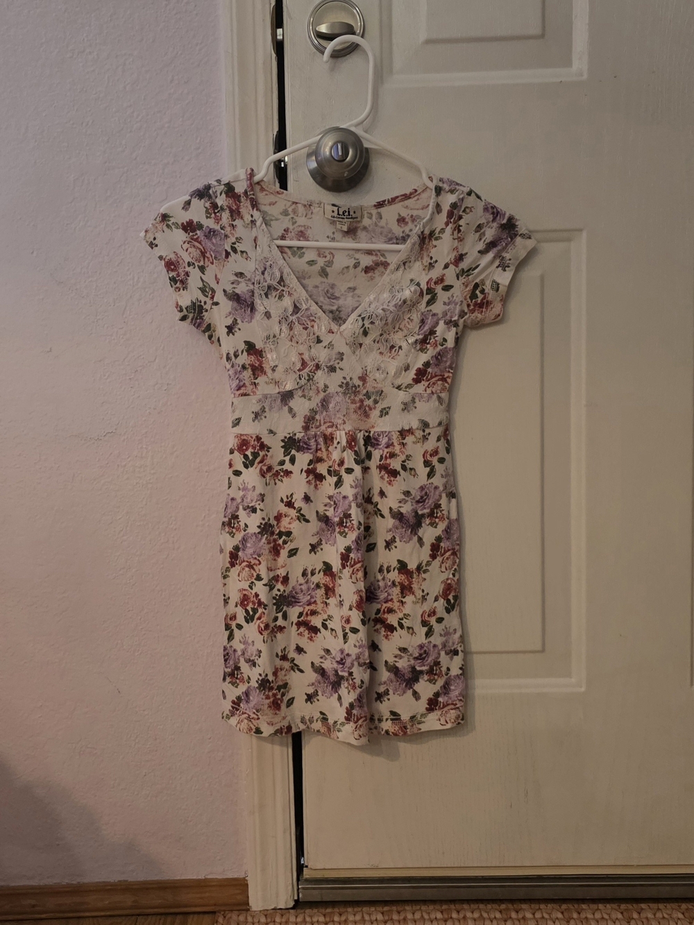 LEI- Small Floral V-Neck Women's Top - White with Purple & Pink Flowers
